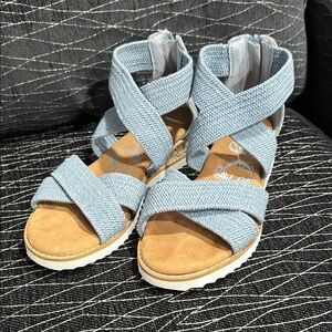 Very G Sky Blue Crisscross Sandals